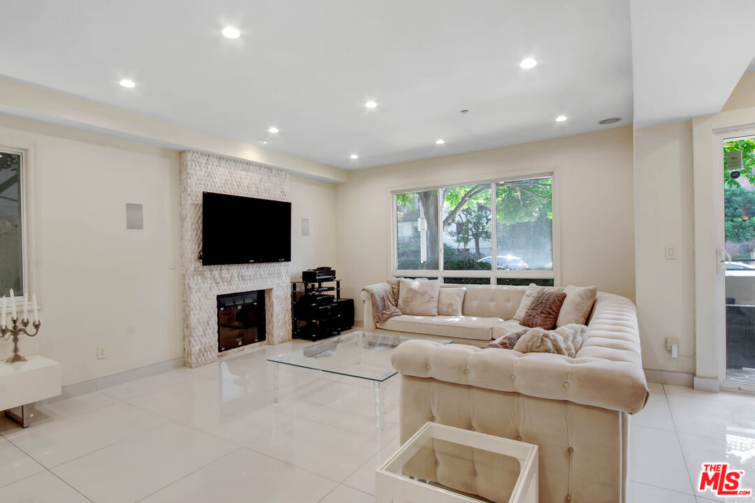 11921 Dorothy St Unit: 102