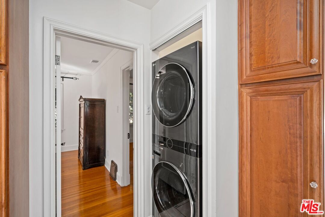 1115 S Point View St