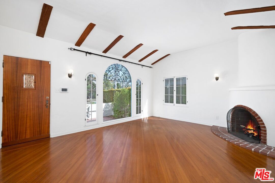 1115 S Point View St