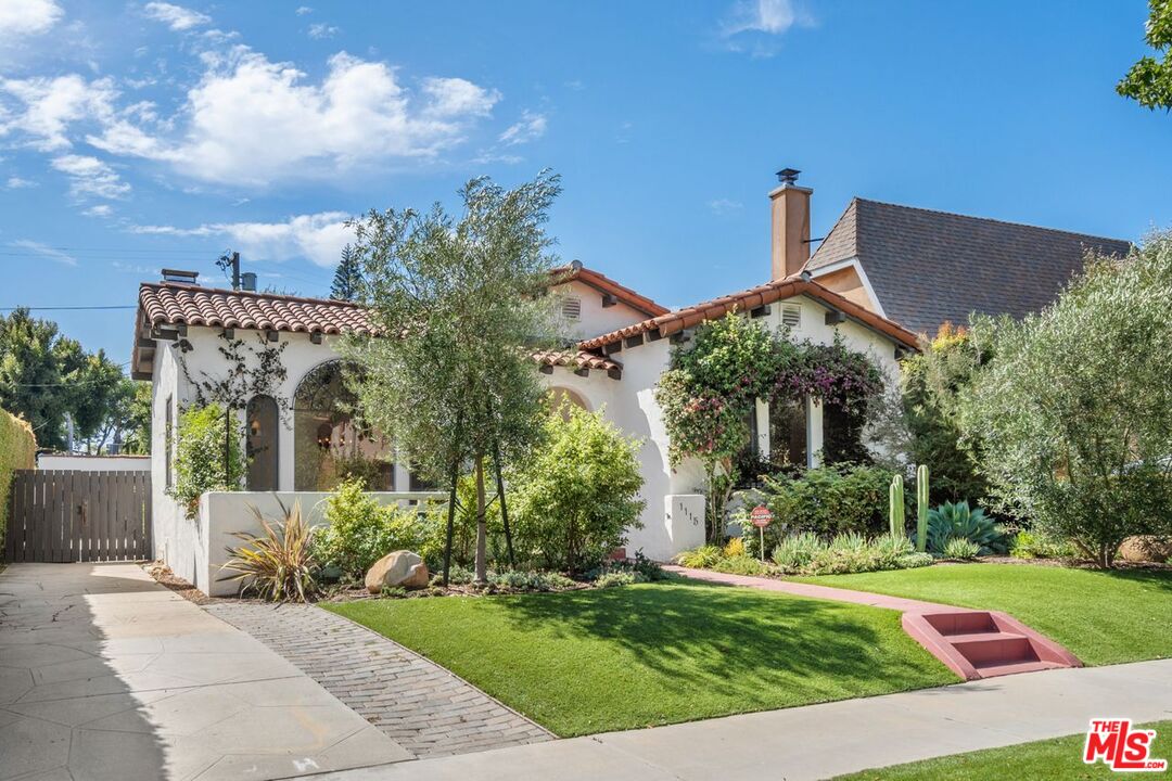 1115 S Point View St