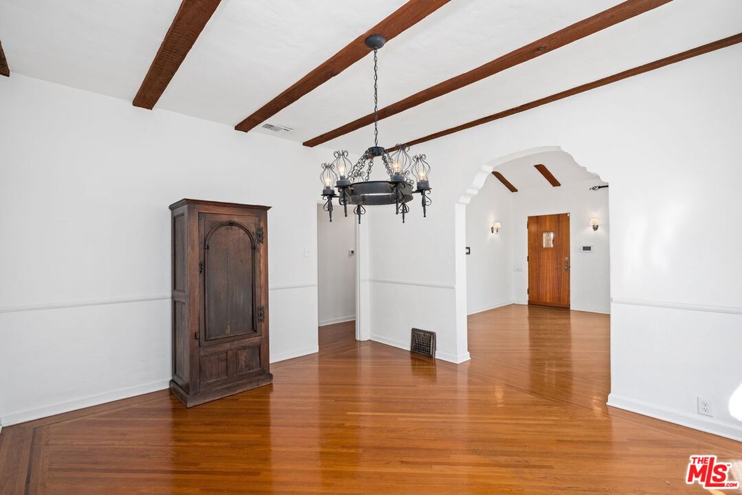 1115 S Point View St