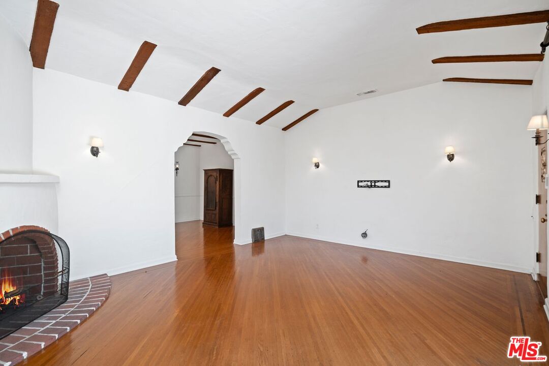 1115 S Point View St