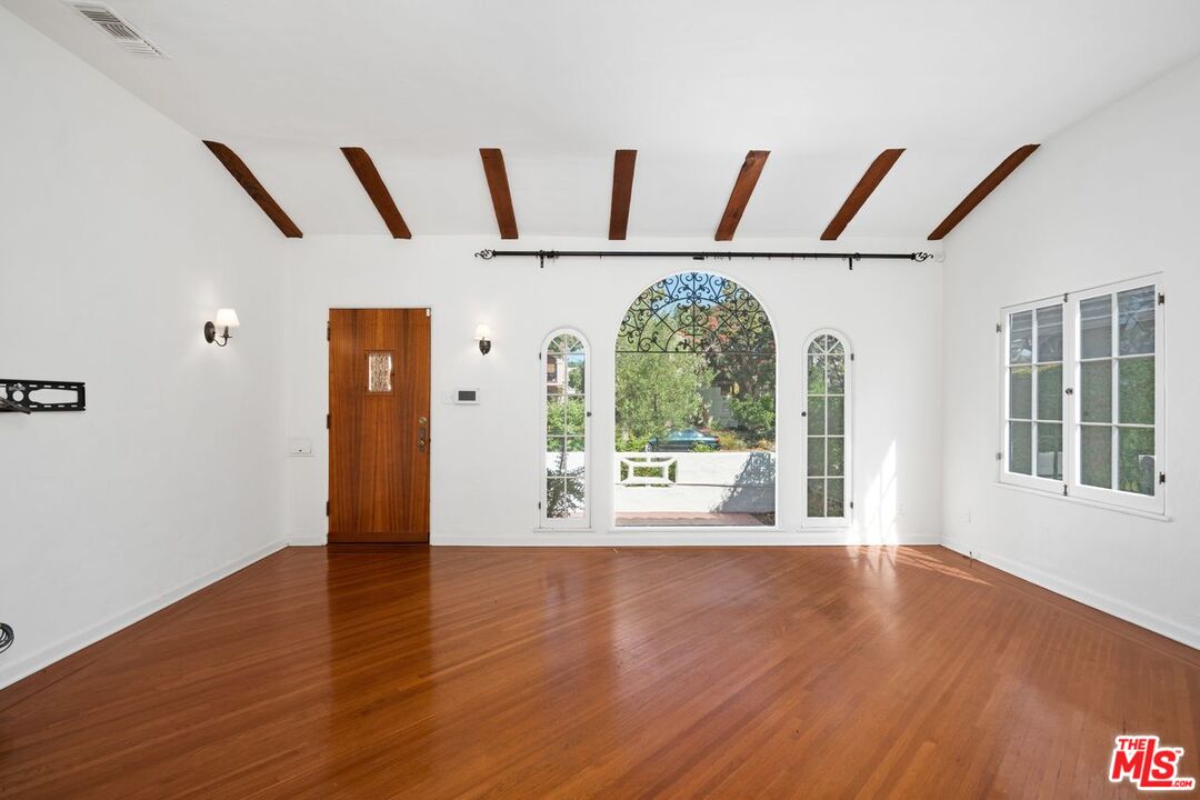 1115 S Point View St