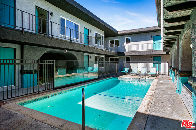 6640 Woodley Ave Unit: 206