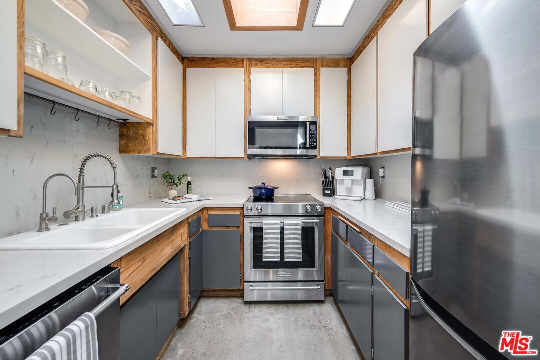 837 N West Knoll Dr Unit: 310