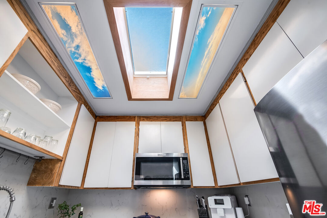 837 N West Knoll Dr Unit: 310