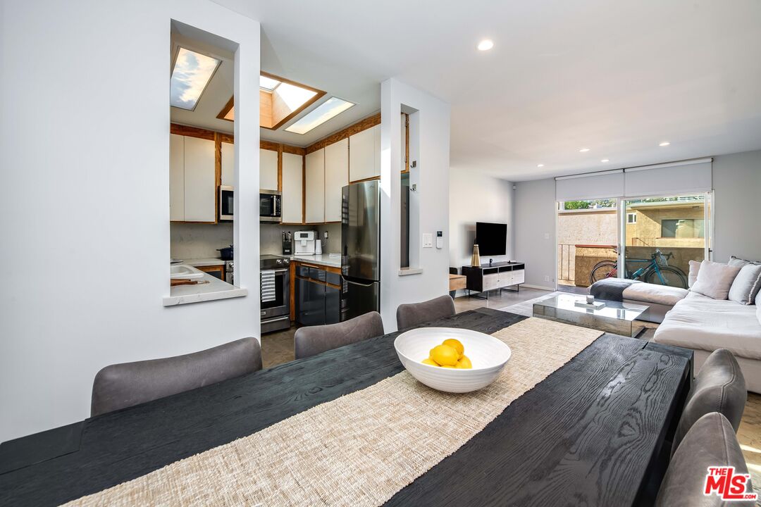 837 N West Knoll Dr Unit: 310