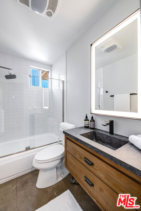 837 N West Knoll Dr Unit: 310