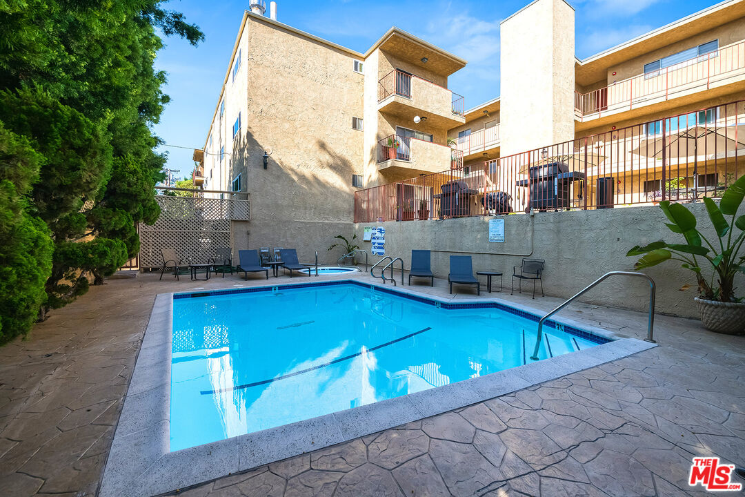 837 N West Knoll Dr Unit: 310