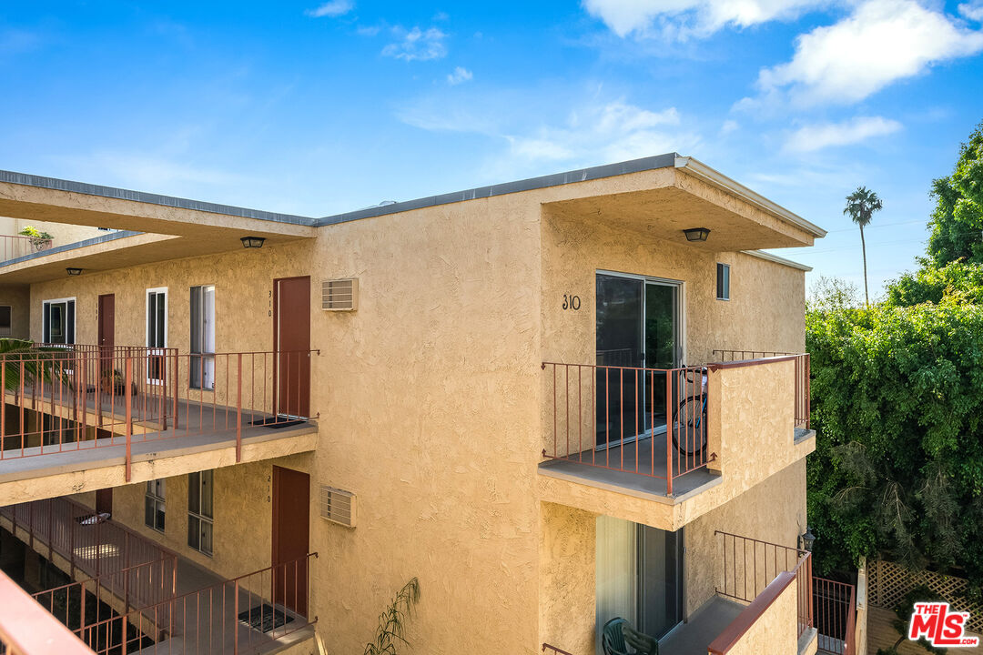 837 N West Knoll Dr Unit: 310