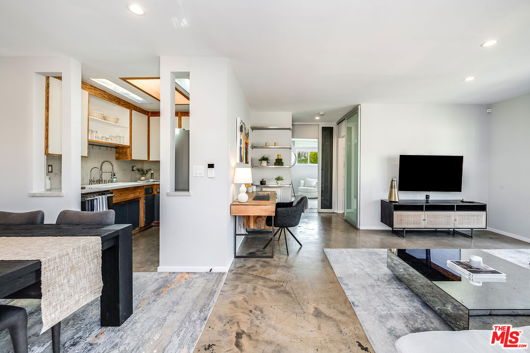 837 N West Knoll Dr Unit: 310