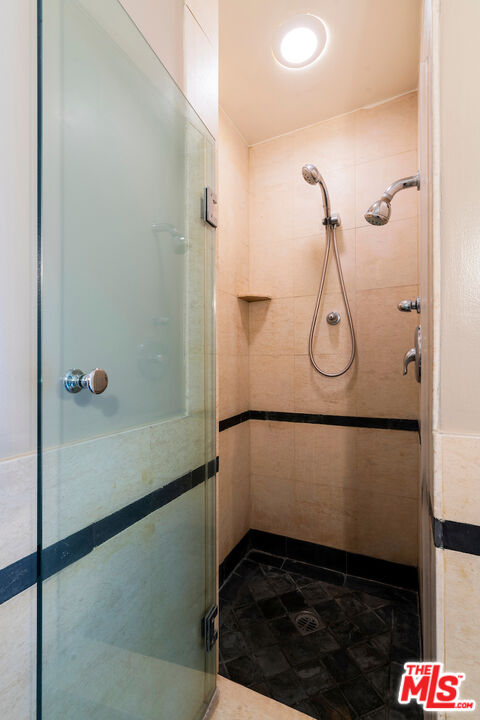 1131 Alta Loma Rd Unit: 202