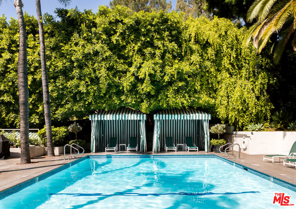 1131 Alta Loma Rd Unit: 202