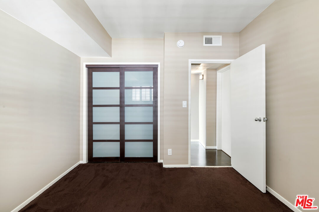 1131 Alta Loma Rd Unit: 202