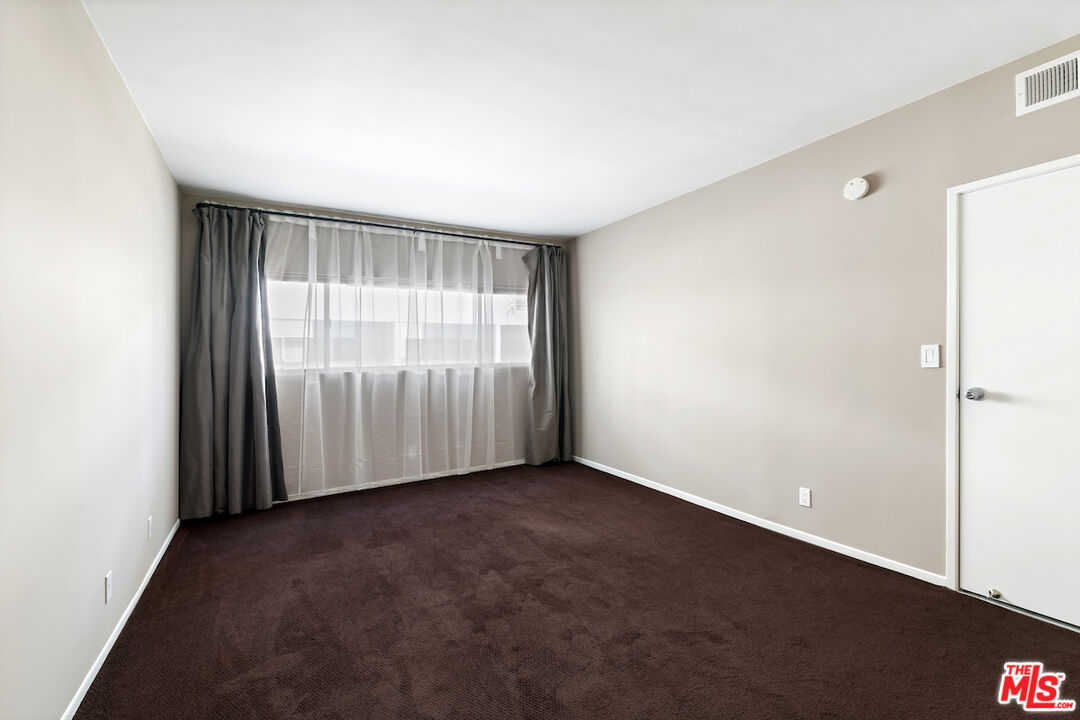 1131 Alta Loma Rd Unit: 202