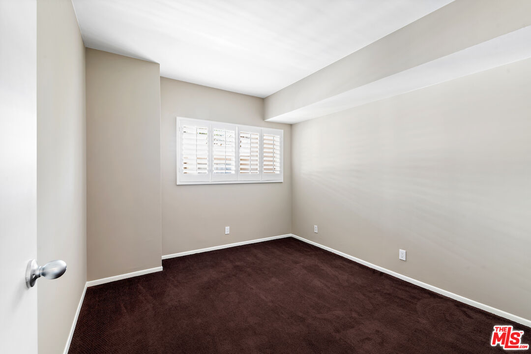 1131 Alta Loma Rd Unit: 202