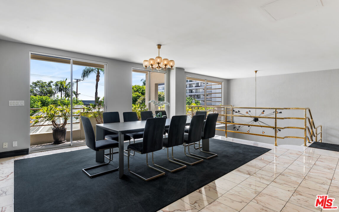 1131 Alta Loma Rd Unit: 202