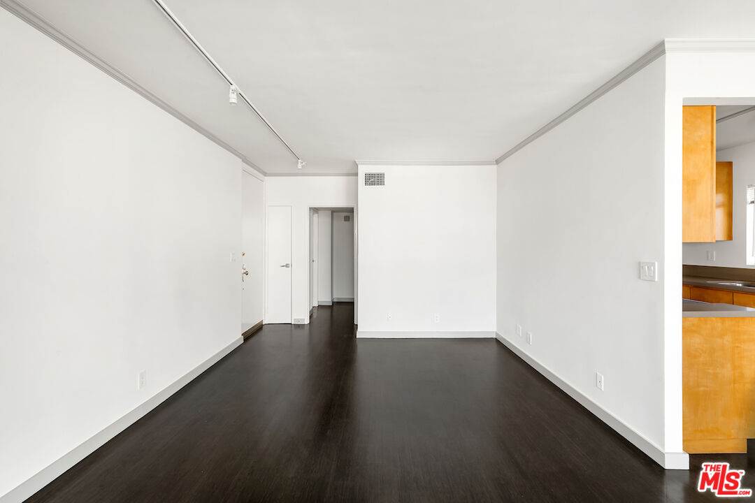 1131 Alta Loma Rd Unit: 502