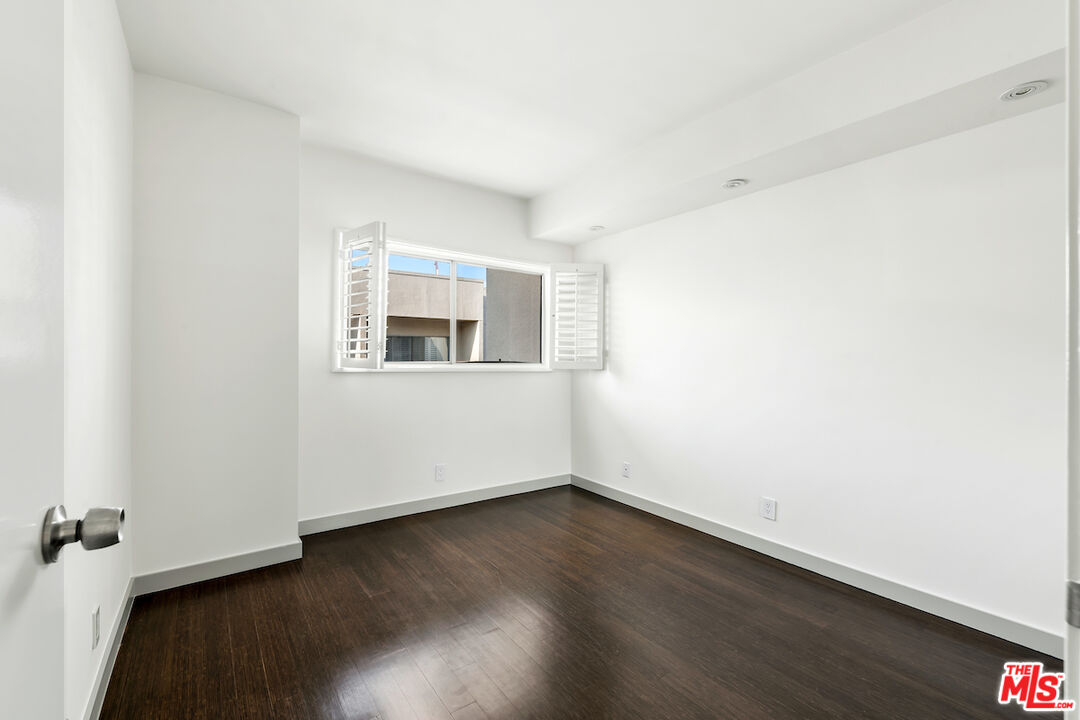 1131 Alta Loma Rd Unit: 502