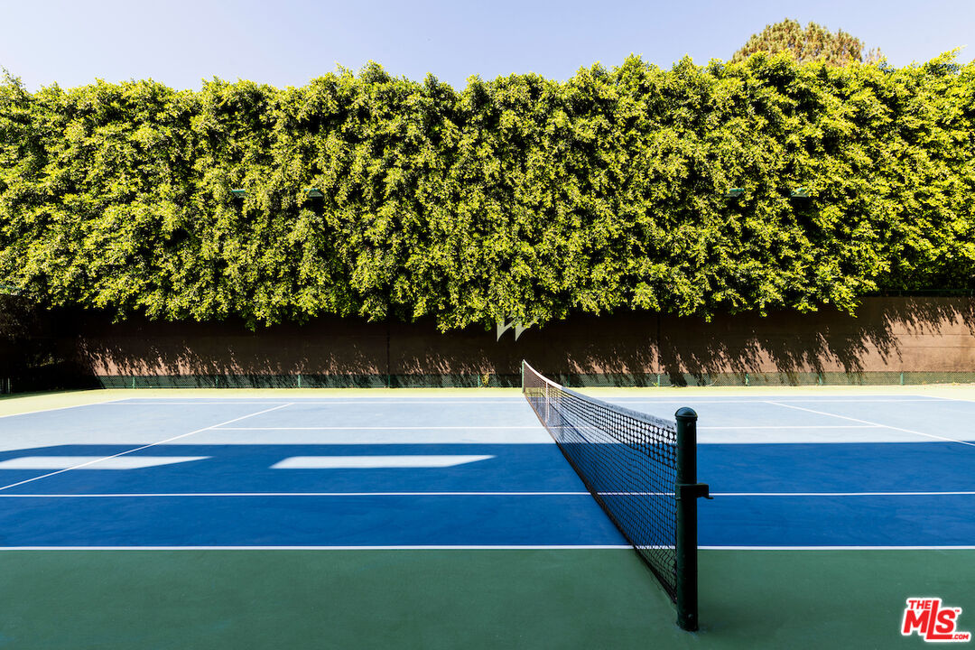 1131 Alta Loma Rd Unit: 502