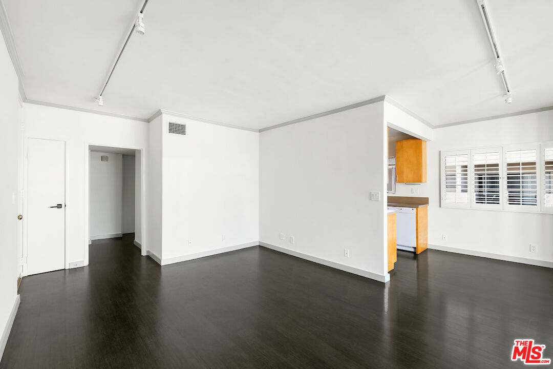 1131 Alta Loma Rd Unit: 502