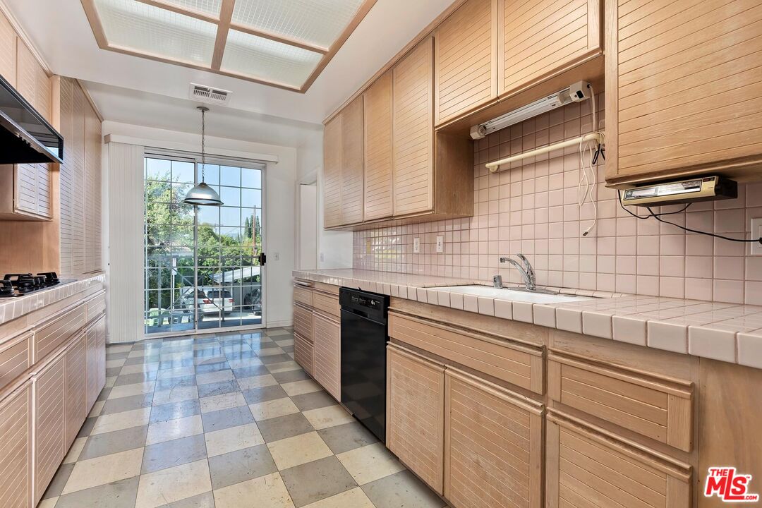 9880 Vidor Dr Unit: 104