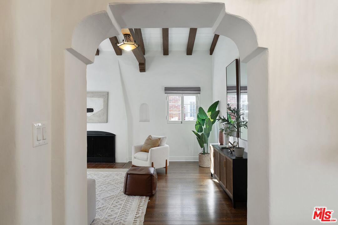 6225 Del Valle Dr