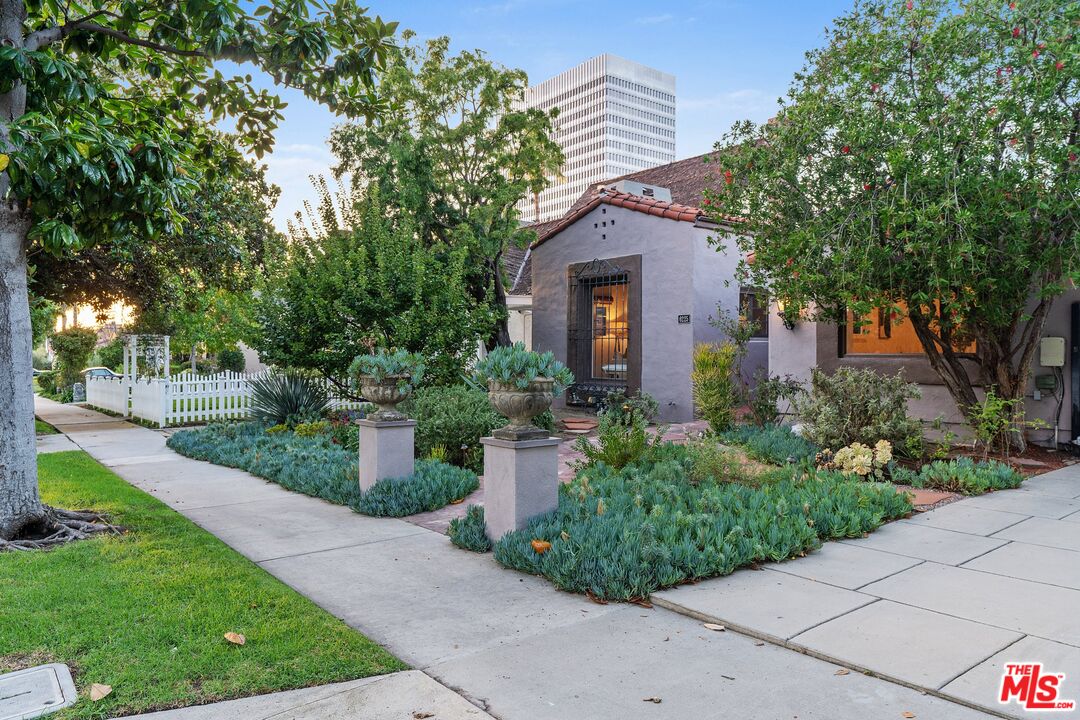 6225 Del Valle Dr