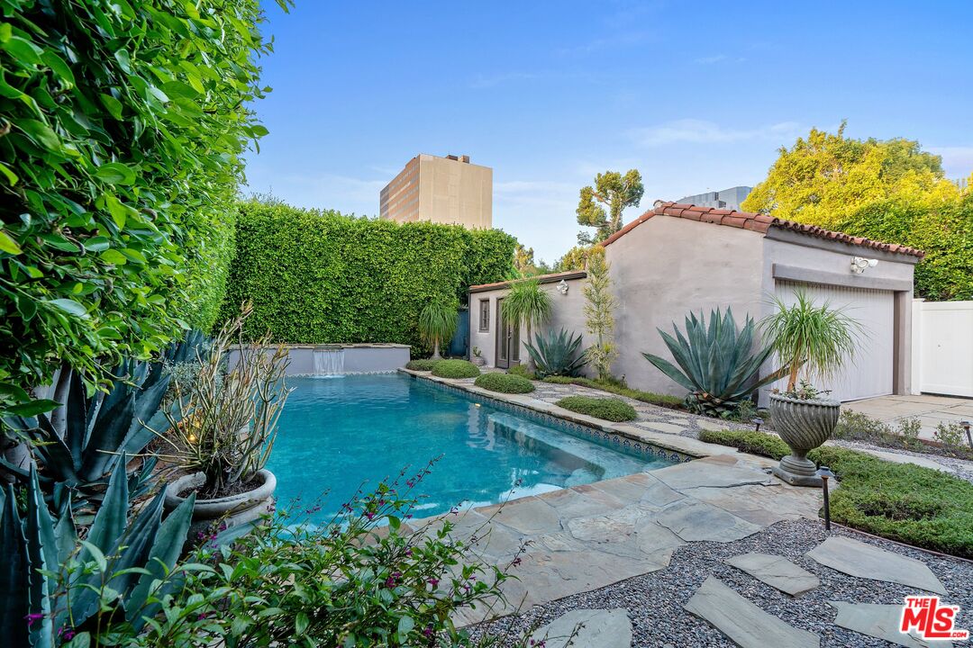 6225 Del Valle Dr