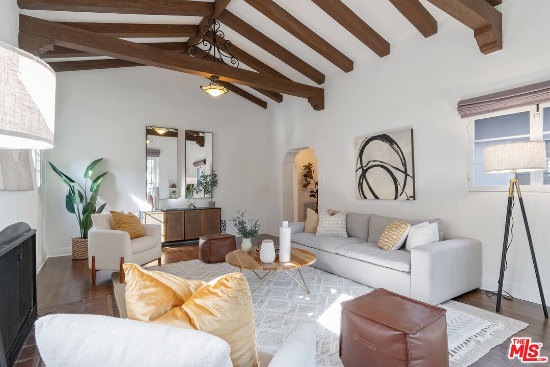 6225 Del Valle Dr