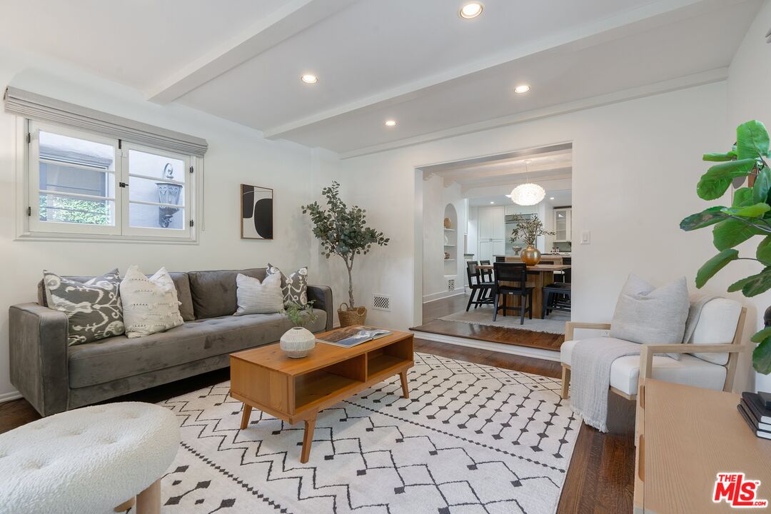 6225 Del Valle Dr