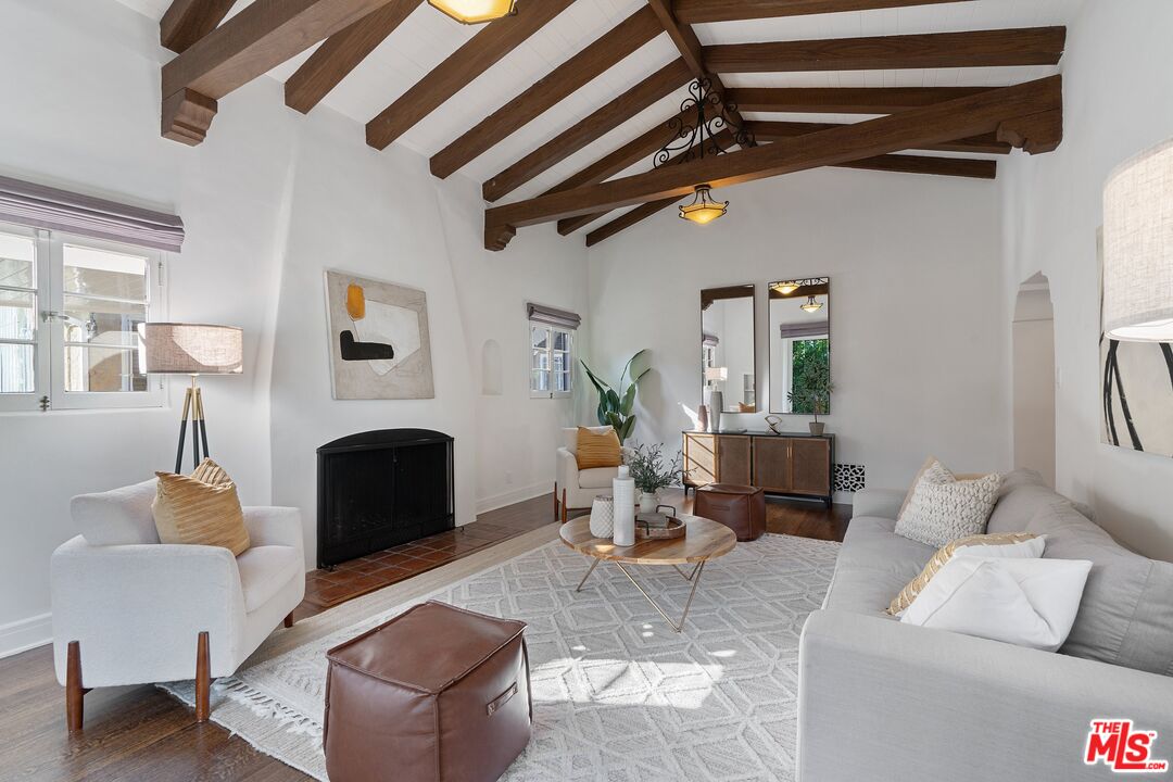 6225 Del Valle Dr