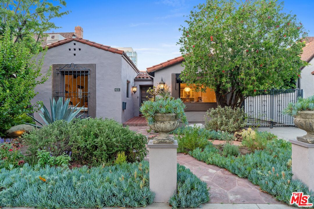6225 Del Valle Dr