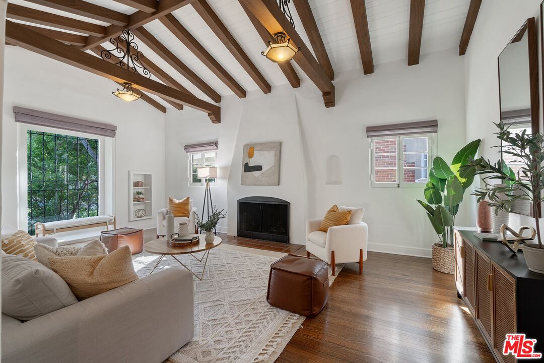 6225 Del Valle Dr