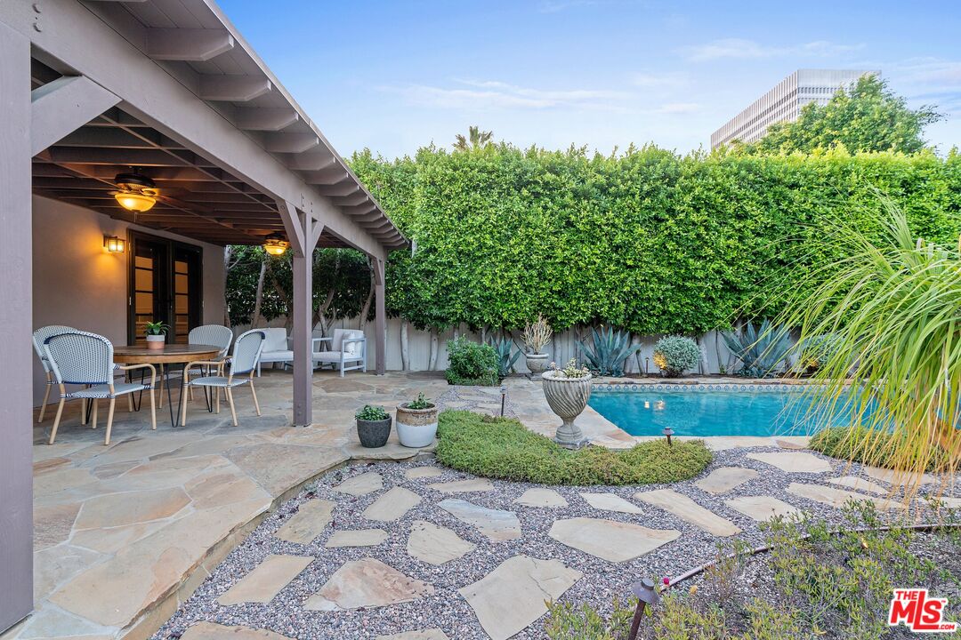6225 Del Valle Dr