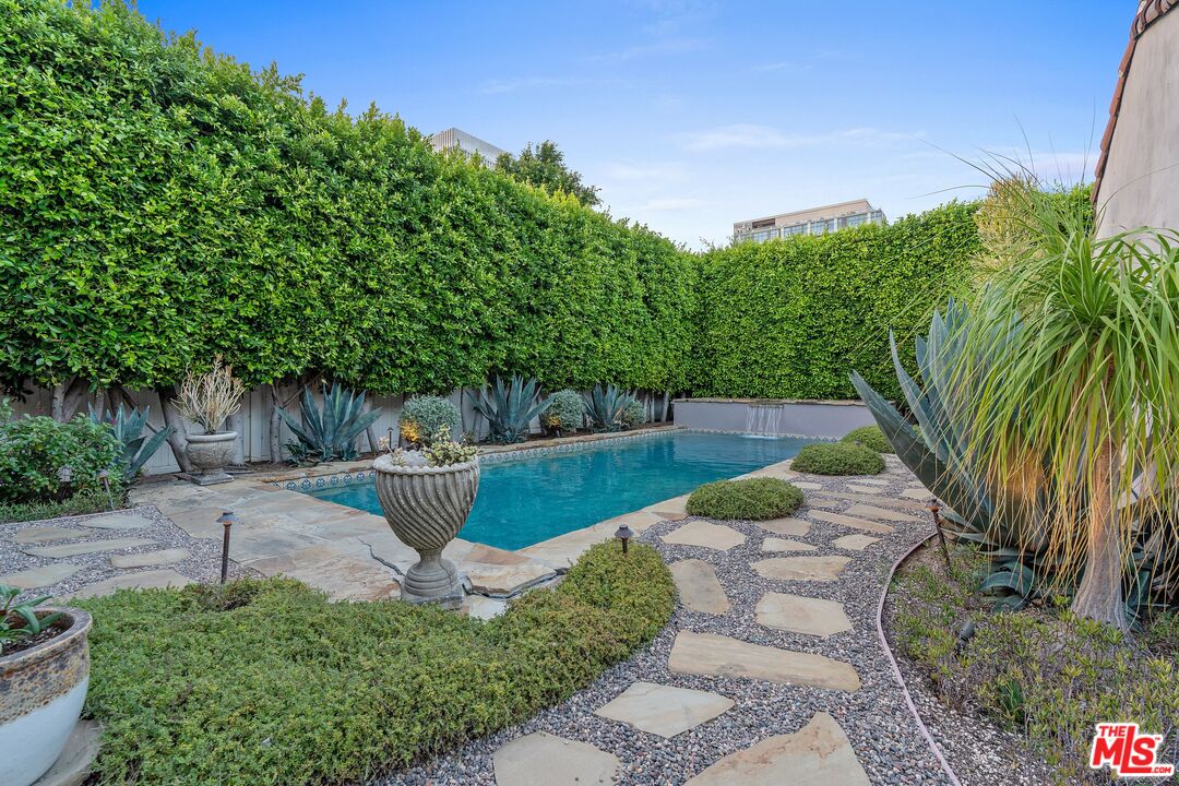 6225 Del Valle Dr