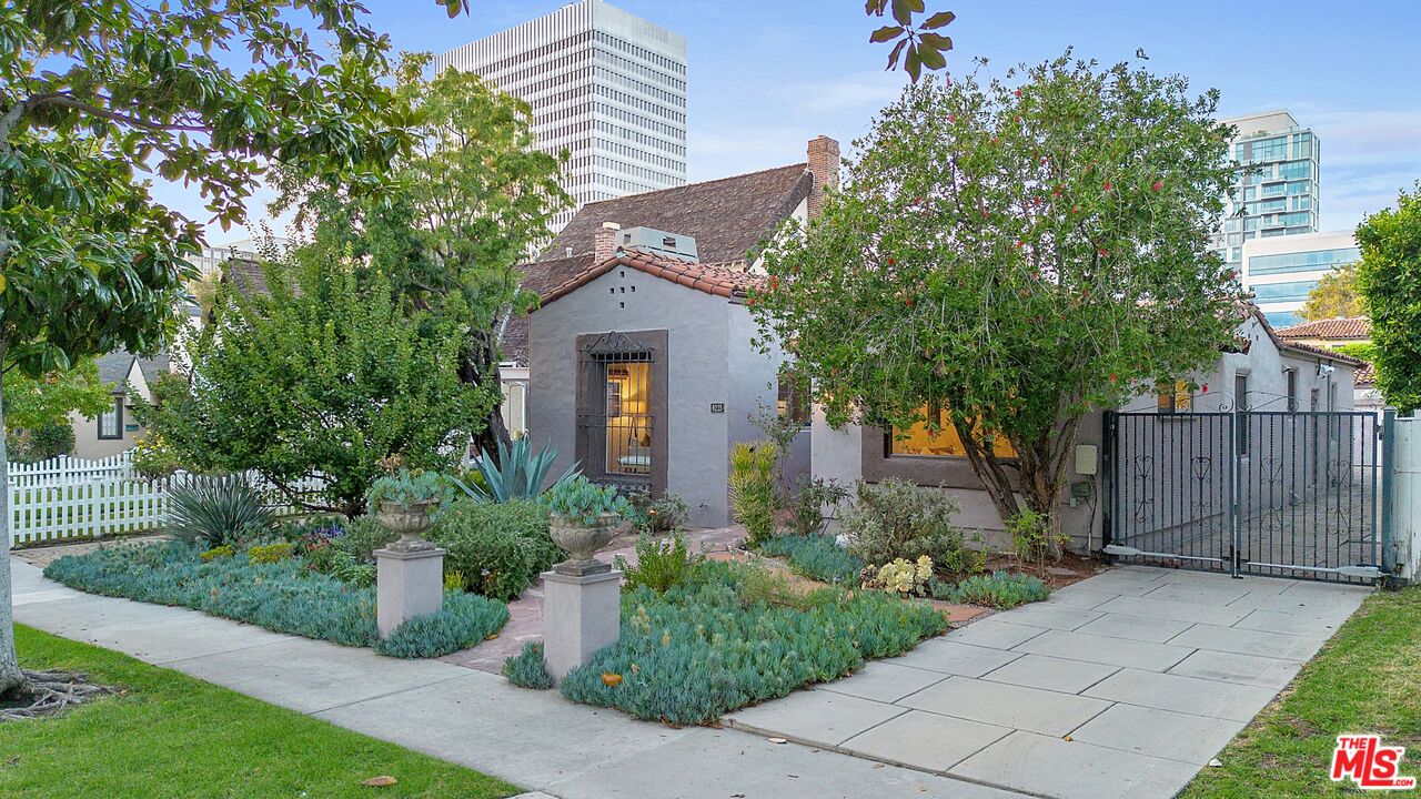 6225 Del Valle Dr