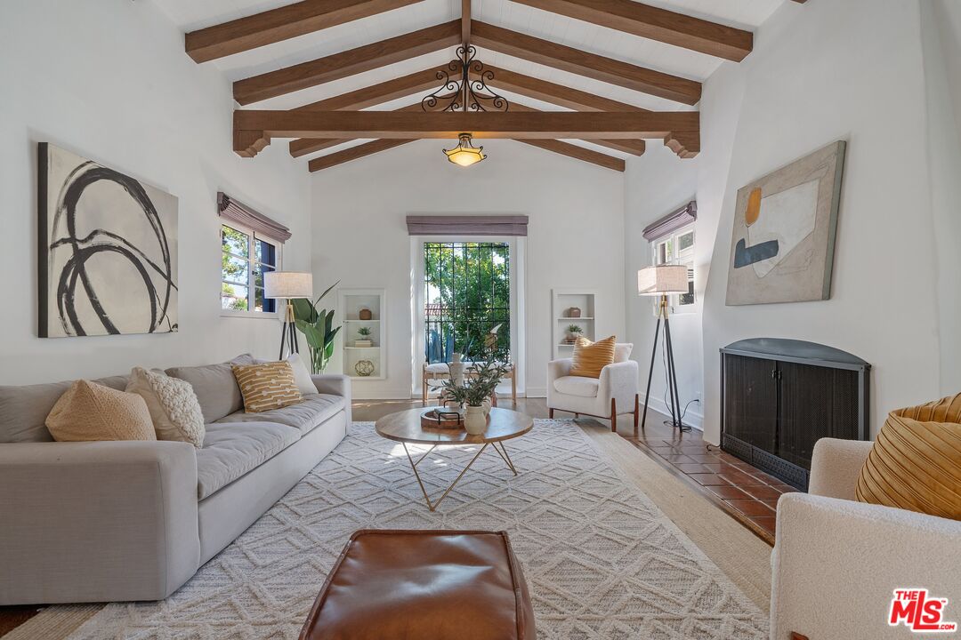 6225 Del Valle Dr
