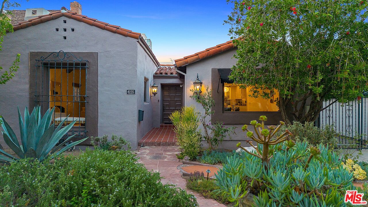 6225 Del Valle Dr