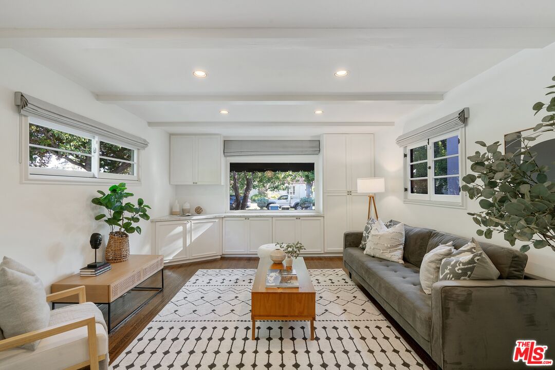 6225 Del Valle Dr