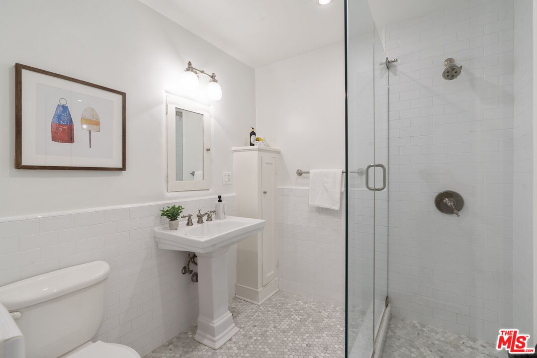 6225 Del Valle Dr