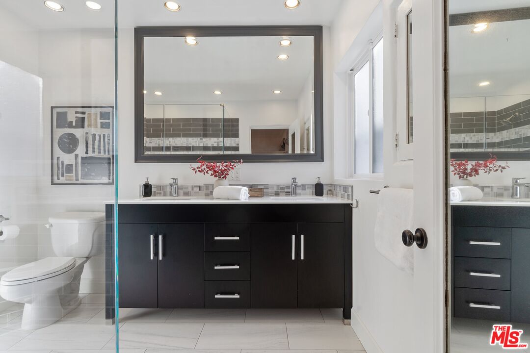 6225 Del Valle Dr