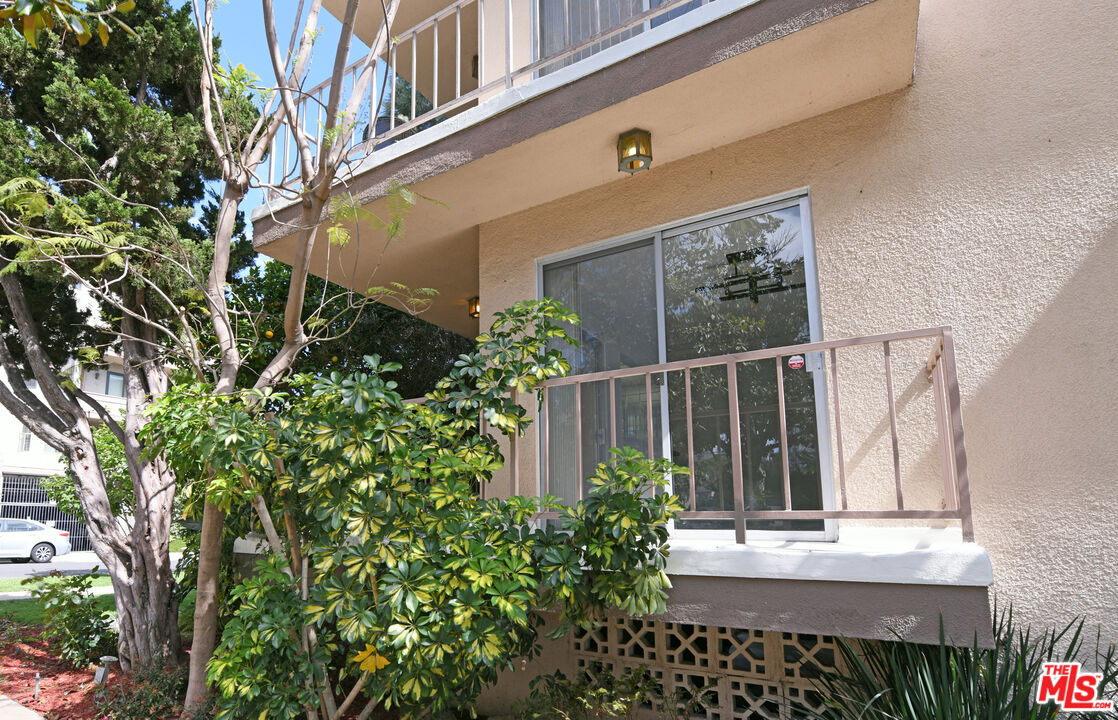 10302 Ilona Ave Unit: 1