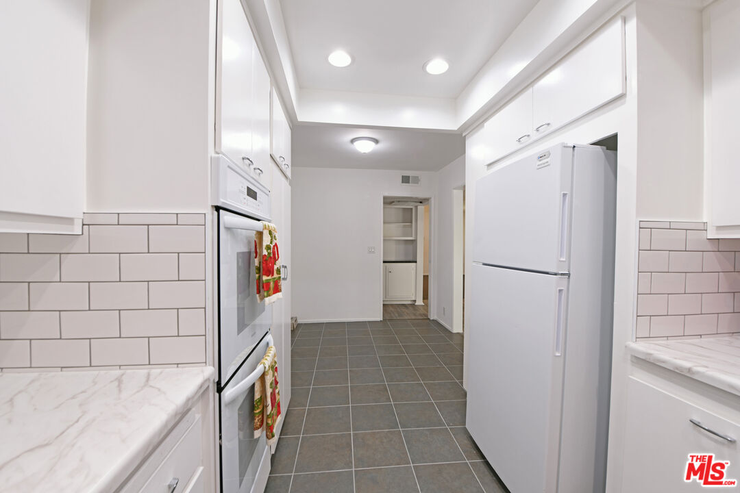 10302 Ilona Ave Unit: 1