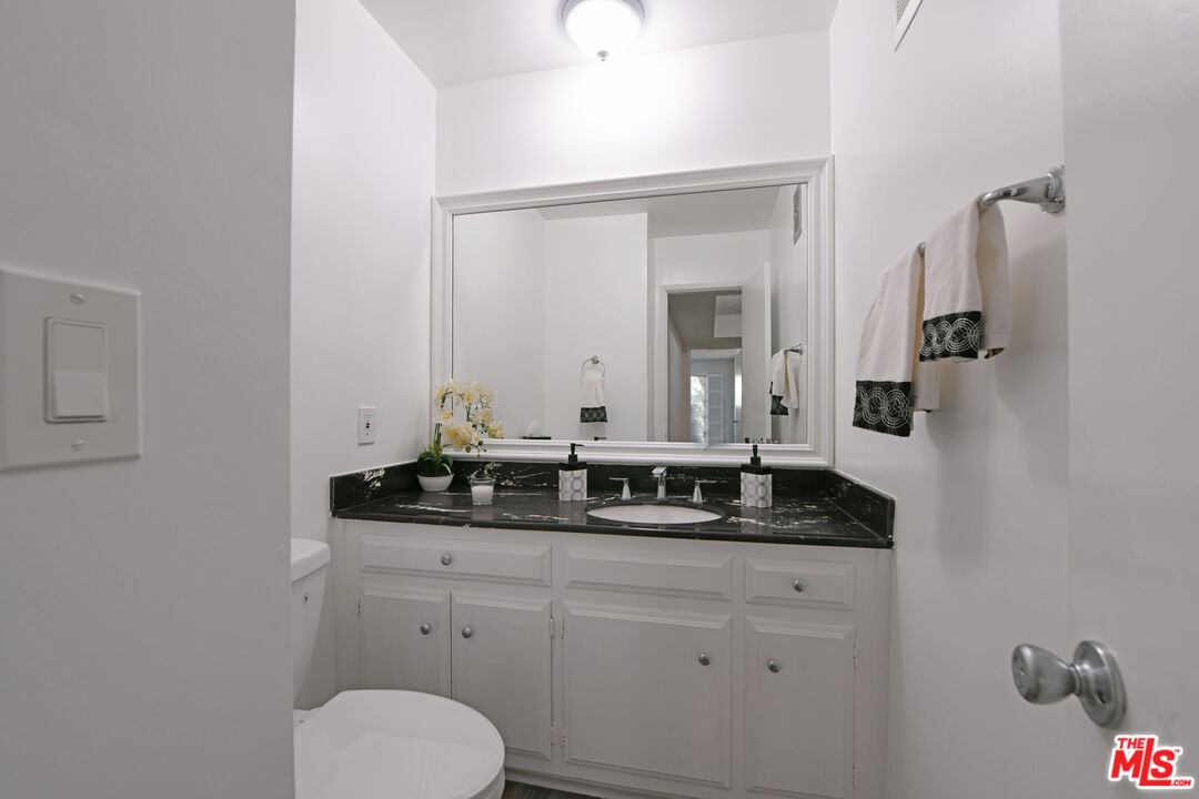 10302 Ilona Ave Unit: 1