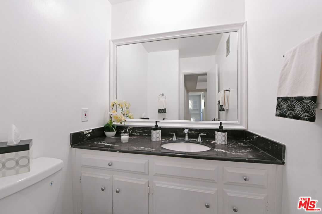 10302 Ilona Ave Unit: 1