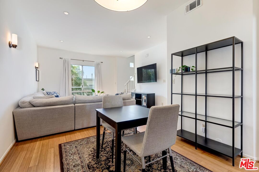 1060 Everett Pl Unit: 5