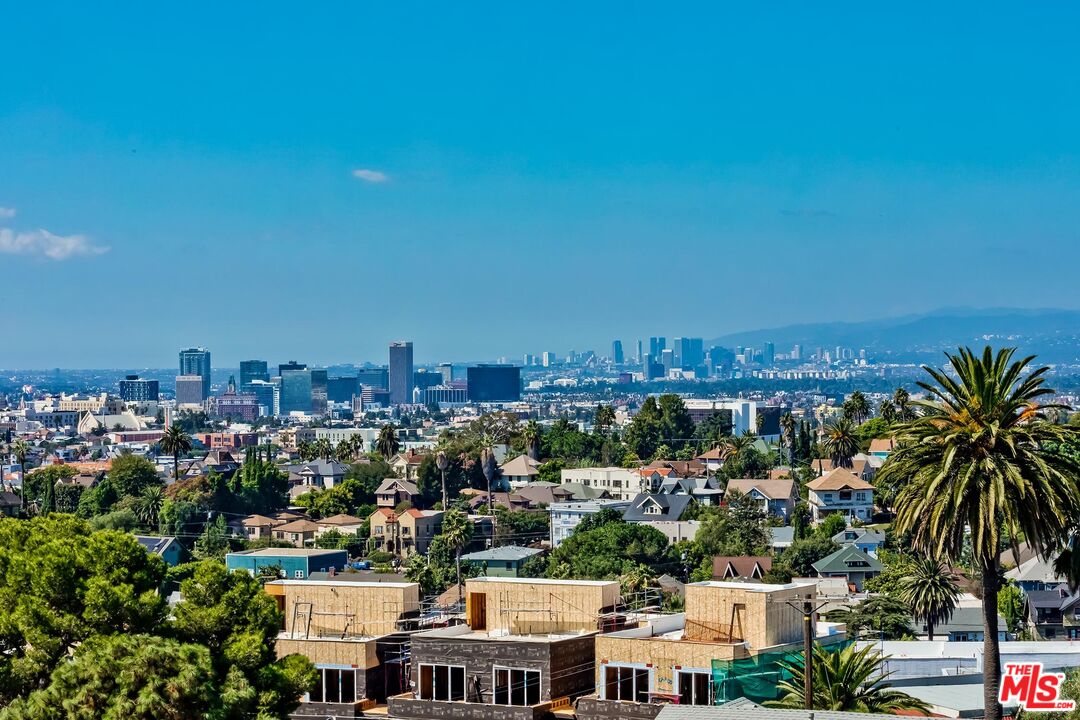 1060 Everett Pl Unit: 5