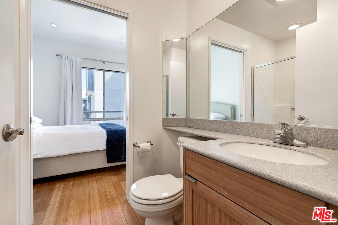 1060 Everett Pl Unit: 5