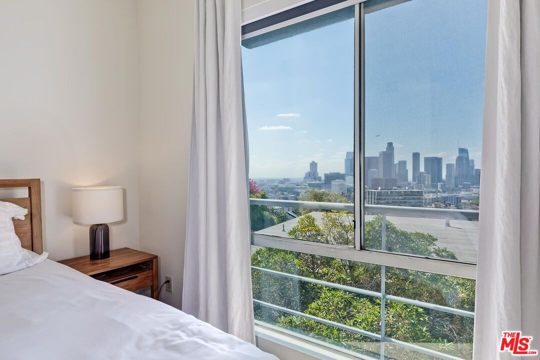 1060 Everett Pl Unit: 5